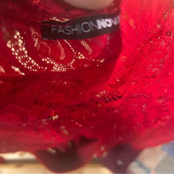 Small red lace fashion nova dress super cute!! Homecoming dance - Picture 4 of 11